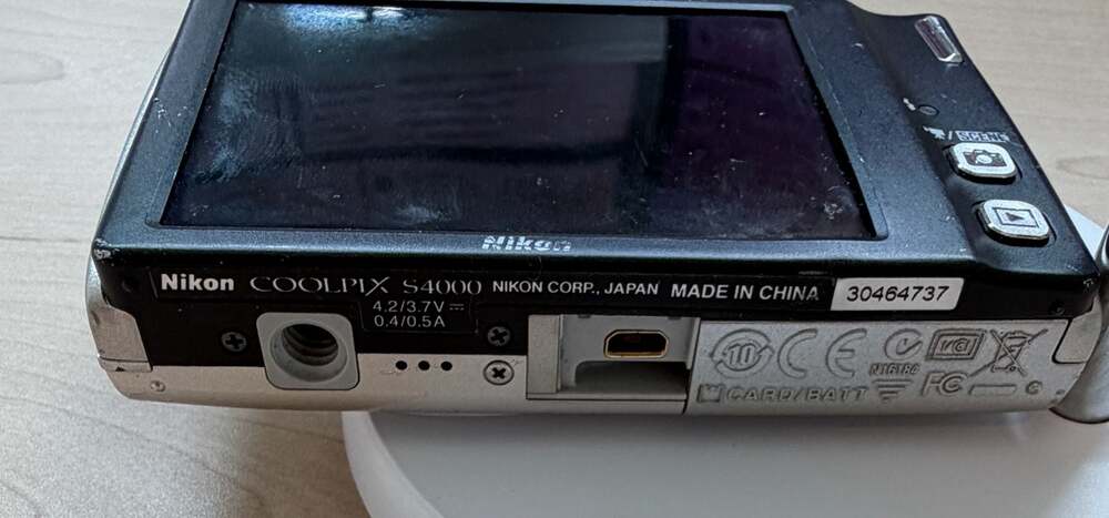 Nikon Coolpix S4000 Digital Camera Silver - Picture 3 of 4